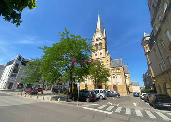 54468301b - Attribut alt par défaut.