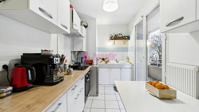 54468301c - Attribut alt par défaut.