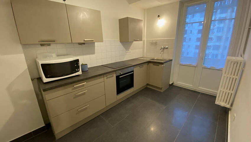 57071541b - Attribut alt par défaut.