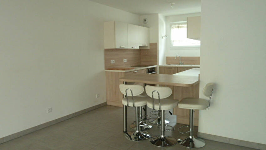 21381698b - Attribut alt par défaut.