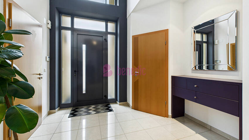 59811949a - Attribut alt par défaut.