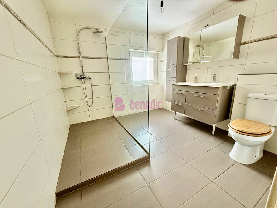 55384686t - Attribut alt par défaut.