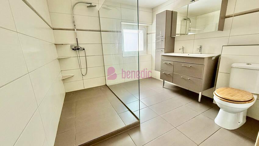 55384686t - Attribut alt par défaut.