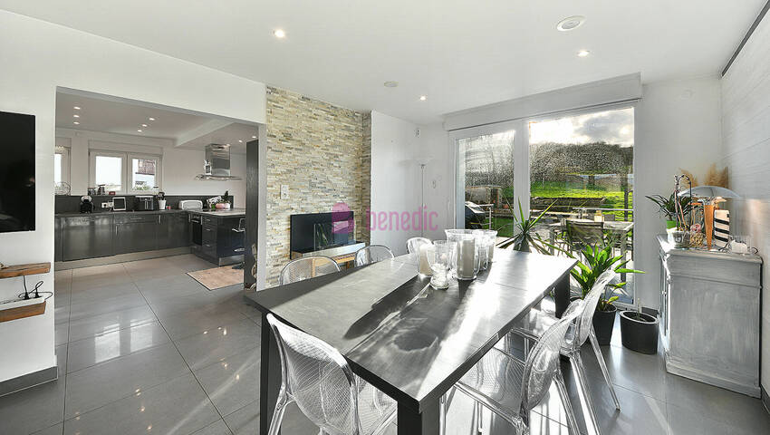 59697162a - Attribut alt par défaut.