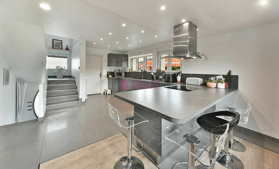 59697162b - Attribut alt par défaut.