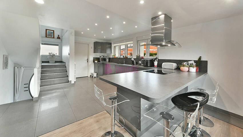 59697162b - Attribut alt par défaut.