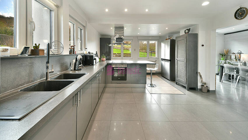 59697162c - Attribut alt par défaut.