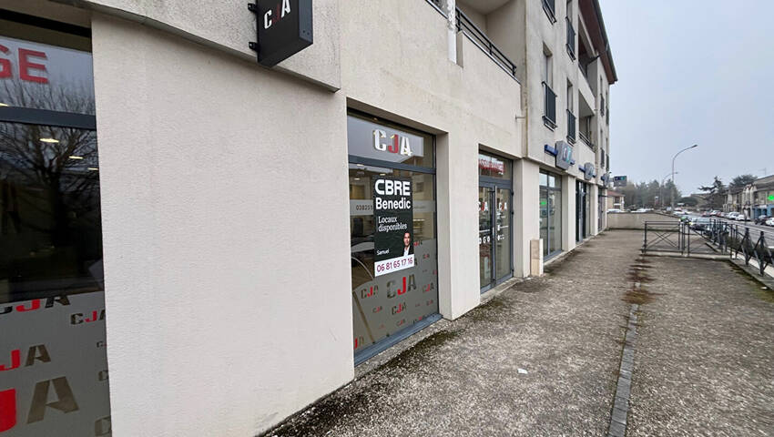 59823562c - Attribut alt par défaut.