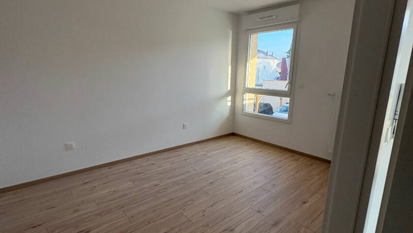 59825662c - Attribut alt par défaut.