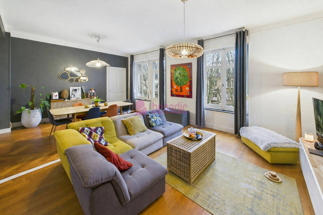 59829744b - Attribut alt par défaut.