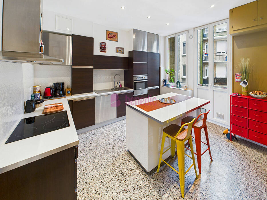 59829744c - Attribut alt par défaut.