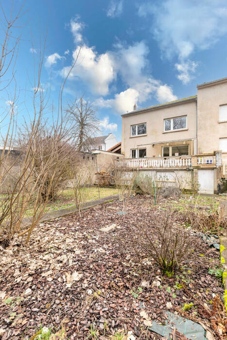 59626845b - Attribut alt par défaut.