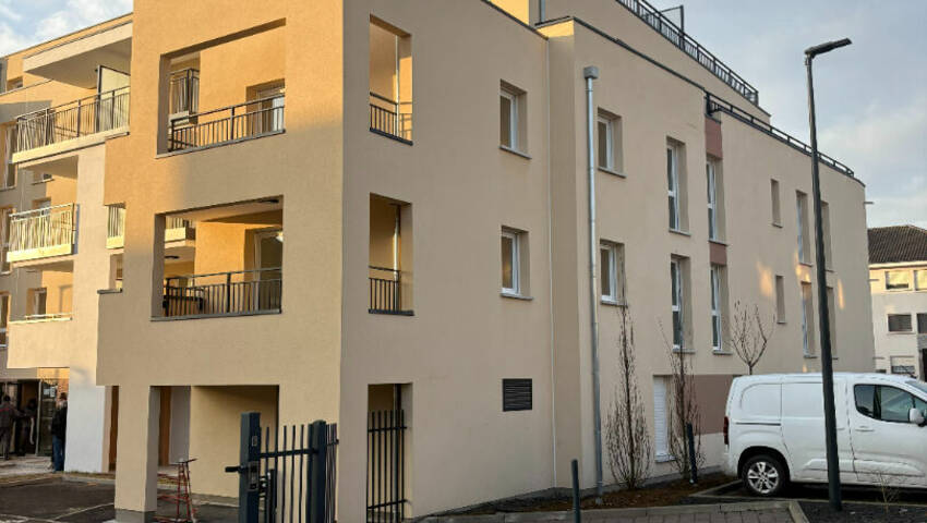 59831494a - Attribut alt par défaut.