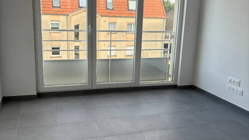 59830294b - Attribut alt par défaut.