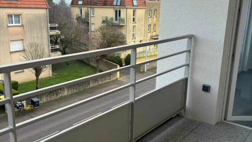 59830294d - Attribut alt par défaut.