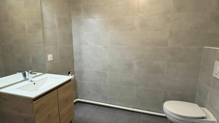 59830294f - Attribut alt par défaut.