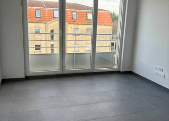 59830294b - Attribut alt par défaut.