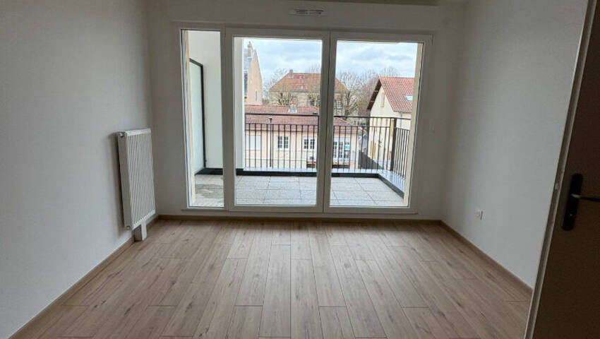 59774203b - Attribut alt par défaut.