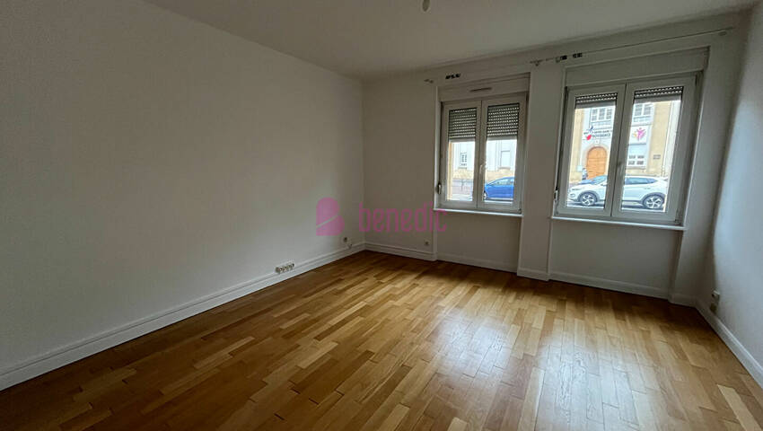 59697267a - Attribut alt par défaut.