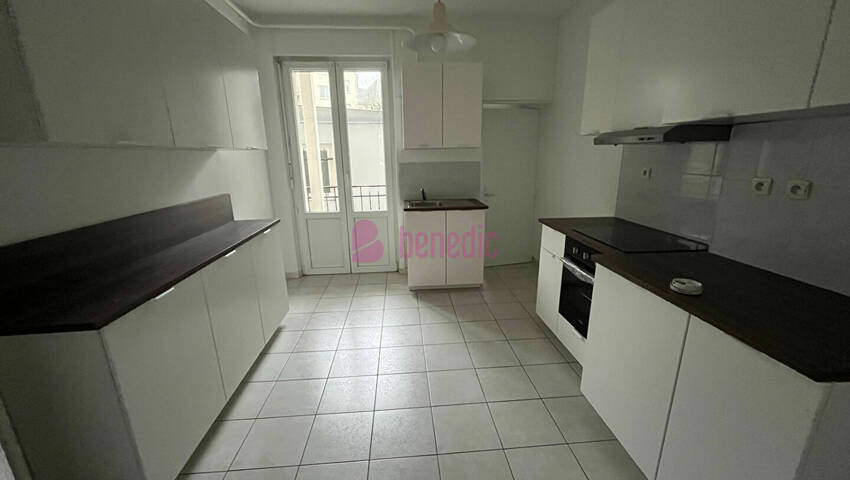 59697267b - Attribut alt par défaut.