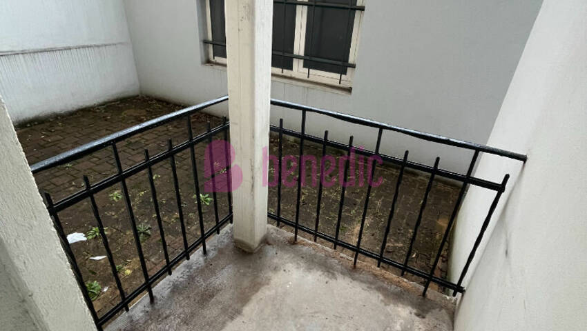 59697267c - Attribut alt par défaut.