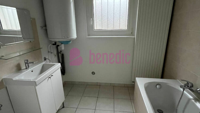 59697267d - Attribut alt par défaut.