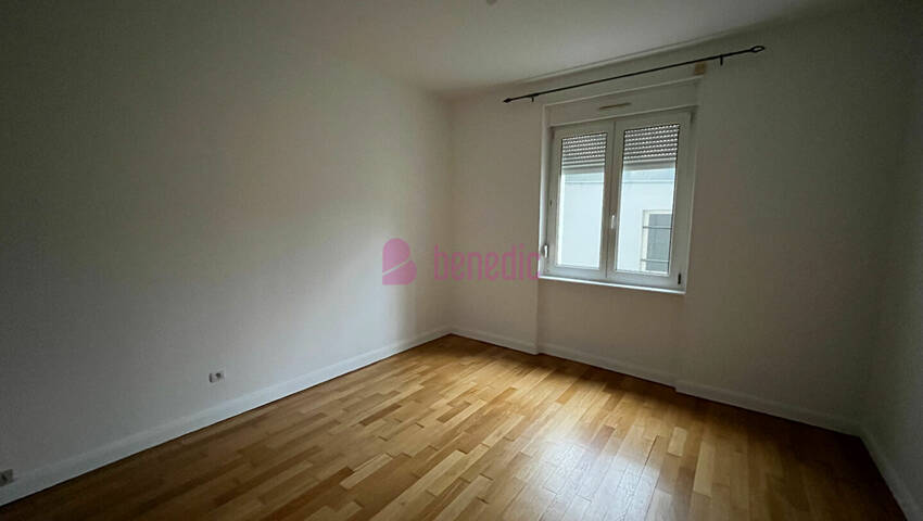 59697267f - Attribut alt par défaut.