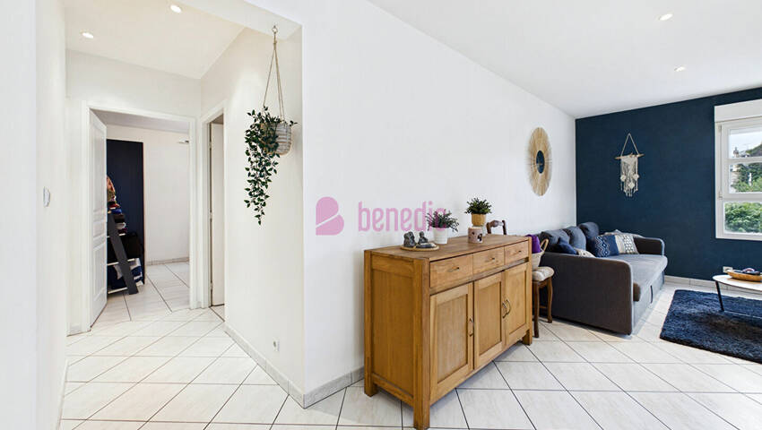 59784930b - Attribut alt par défaut.