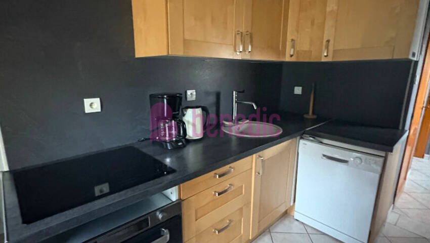 59844923c - Attribut alt par défaut.