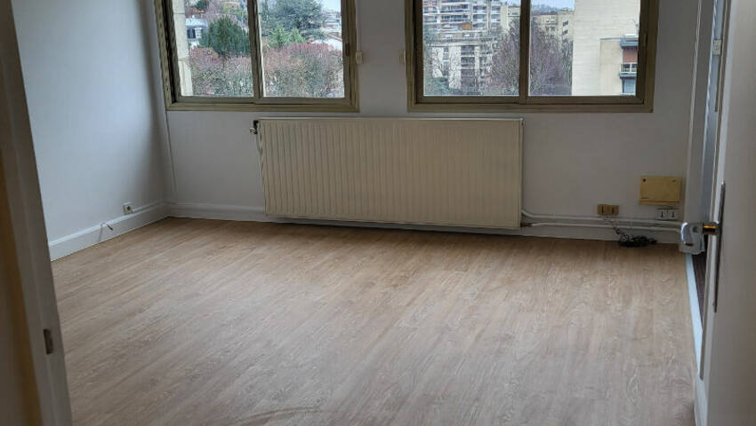 59969253b - Attribut alt par défaut.