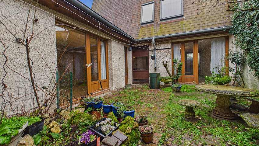 59976708b - Attribut alt par défaut.