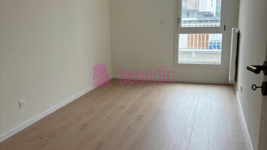 59979343d - Attribut alt par défaut.