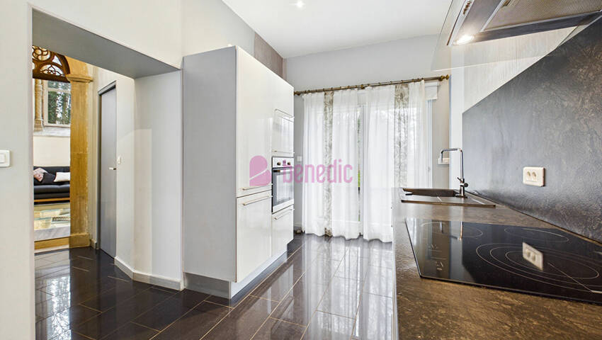 59798116g - Attribut alt par défaut.