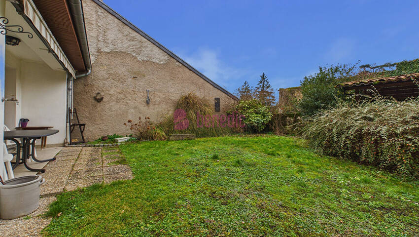 59794742b - Attribut alt par défaut.