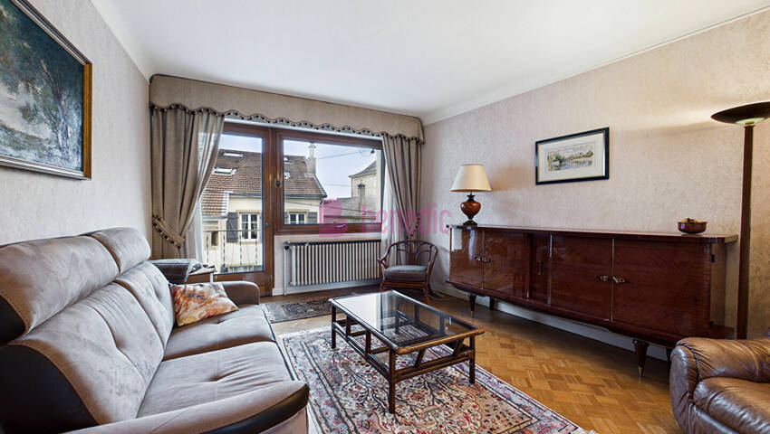 59794742f - Attribut alt par défaut.