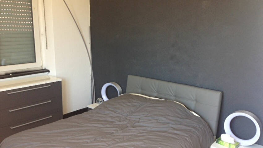 8912935b - Attribut alt par défaut.