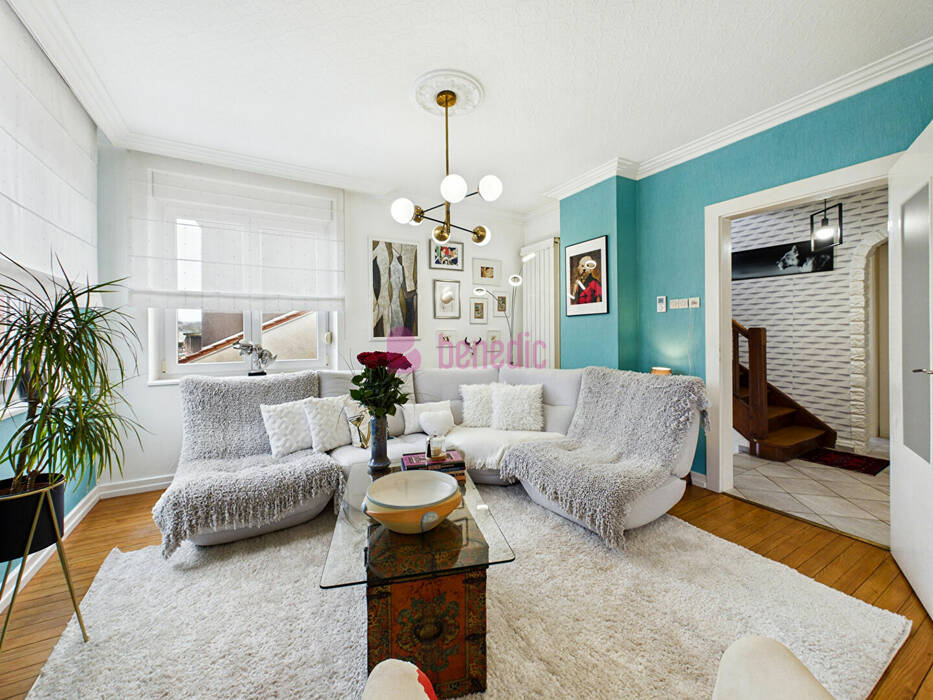 59376111b - Attribut alt par défaut.