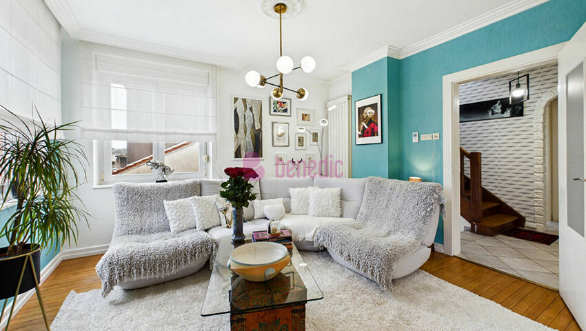 59376111b - Attribut alt par défaut.