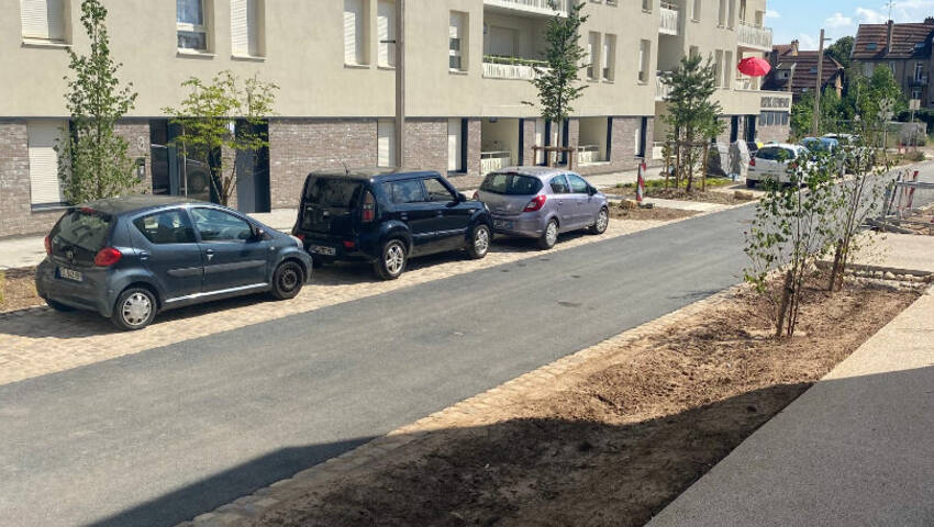 55727037b - Attribut alt par défaut.