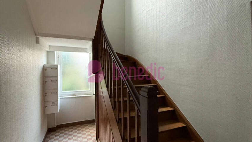 60056378b - Attribut alt par défaut.