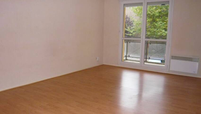 4255645b - Attribut alt par défaut.