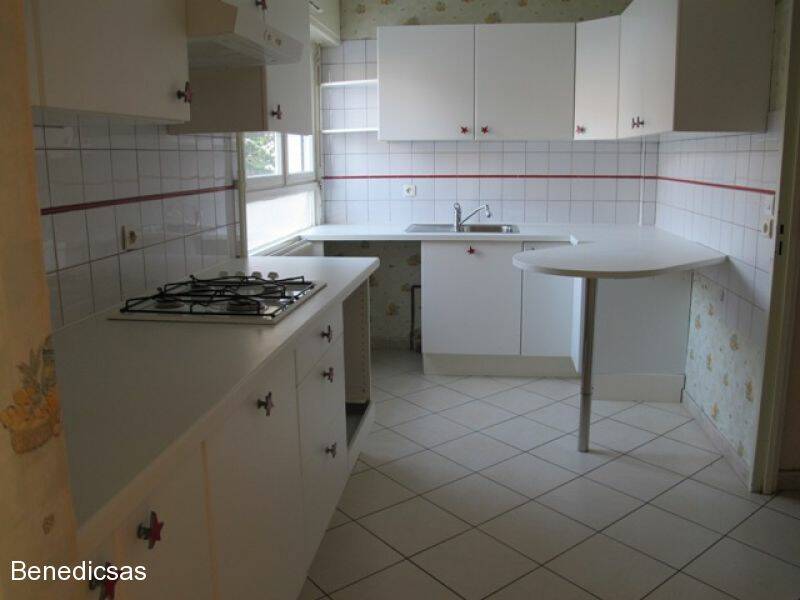 4253631l - Attribut alt par défaut.