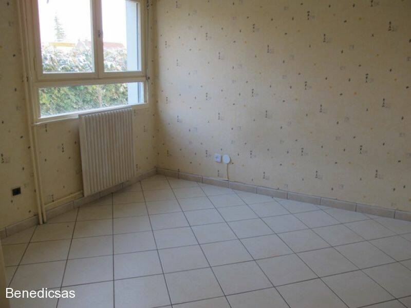 4253631m - Attribut alt par défaut.