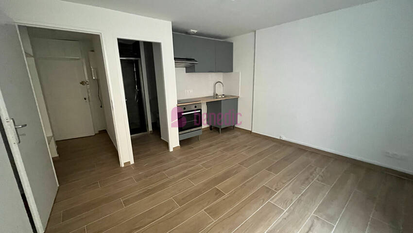 59994319a - Attribut alt par défaut.