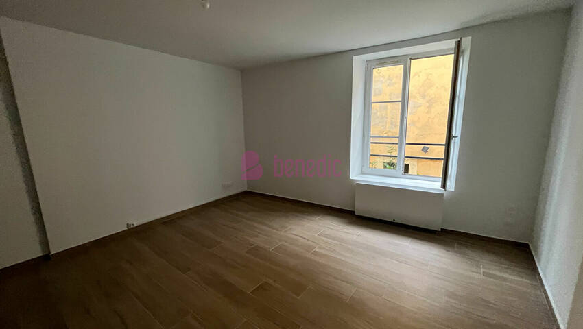 59994319b - Attribut alt par défaut.