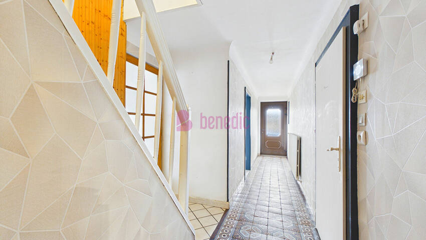 60061435a - Attribut alt par défaut.