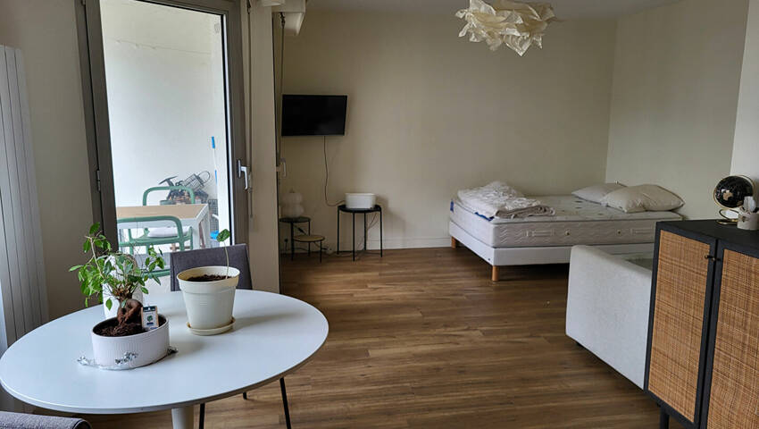 60098421b - Attribut alt par défaut.