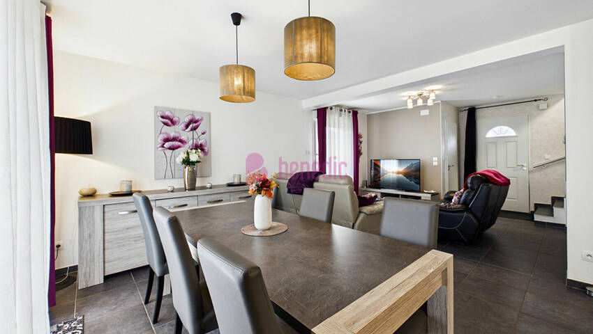 56005547e - Attribut alt par défaut.