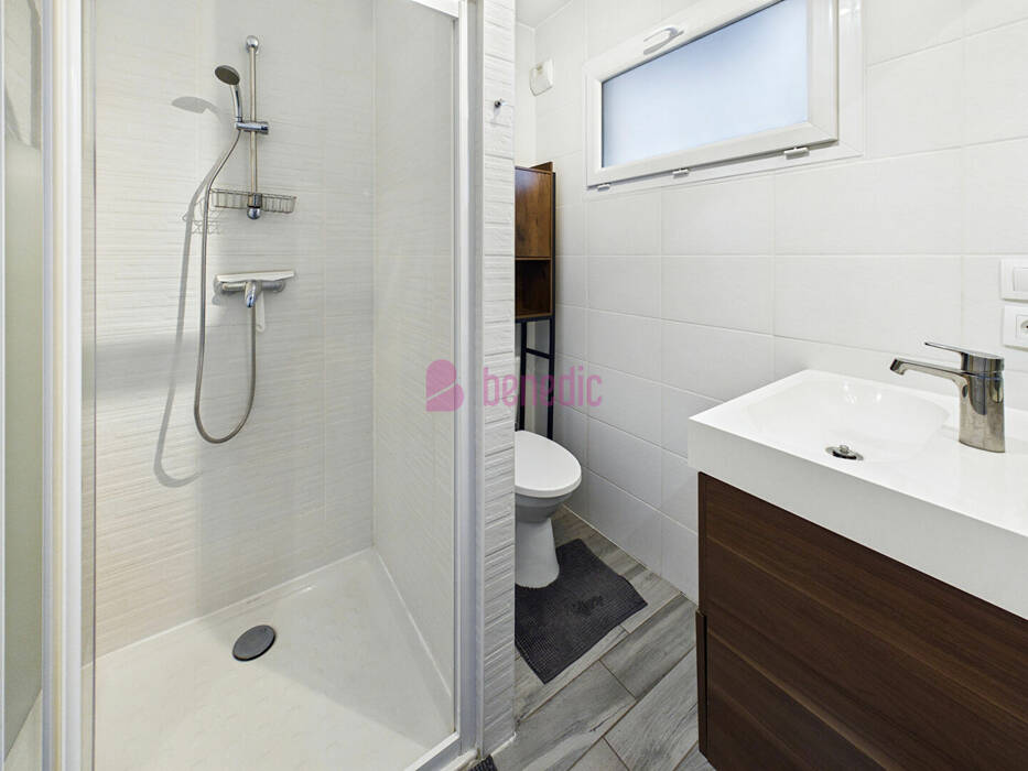 56005547g - Attribut alt par défaut.