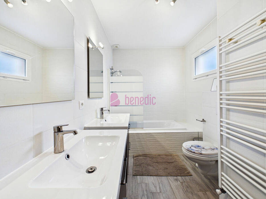 56005547k - Attribut alt par défaut.